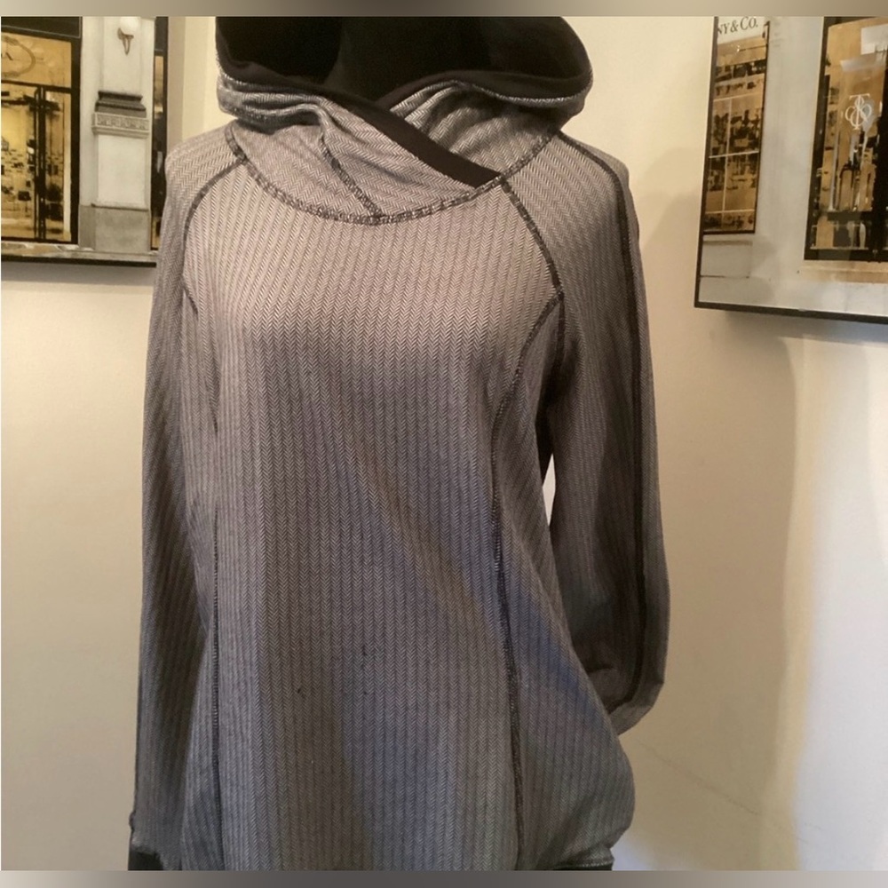 Lululemon woman’s Think Fast hoodie
